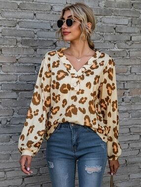 Button-Front V-Neck Leopard Print Blouse in Cream and Brown